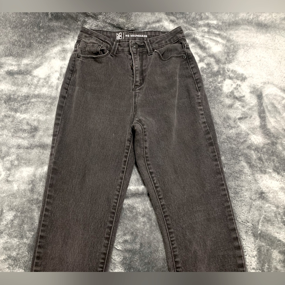 Black denim jeans in the size 5
